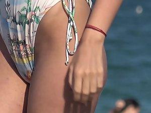 Unwanted voyeur porn video of hot girl posing at beach Picture 6