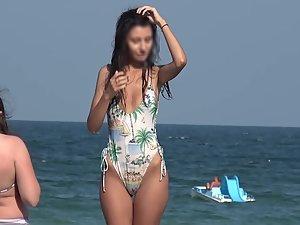 Unwanted voyeur porn video of hot girl posing at beach Picture 8