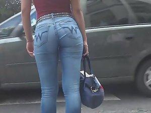 Catching up to tight young ass in jeans Picture 5