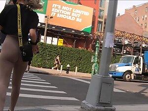 Tight but wobbly ass cheeks move in slow motion Picture 2