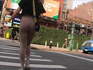 Tight but wobbly ass cheeks move in slow motion Picture 3