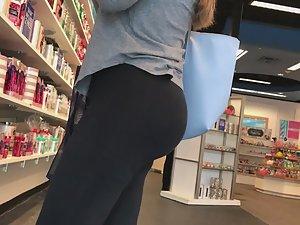 White girl got lots of junk in the trunk Picture 8