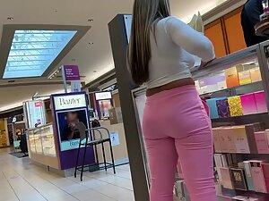 Thick girl got a phat ass in pink leggings Picture 4