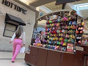 Thick girl got a phat ass in pink leggings Picture 6