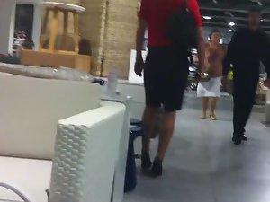 Leggy milf at the furniture store Picture 5