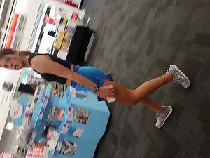 Athletic girl with legs like a gazelle Picture 1