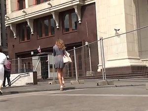 Upskirt of a supermodel kind of a fancy girl Picture 5