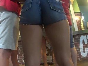 Muscular legs and ass up close and personal Picture 6