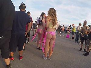 Rave girl looks good in pink thong Picture 5