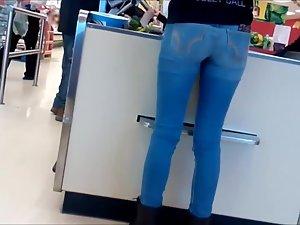 Hot girl packing the groceries Picture 4