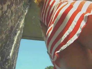 Tattoed butt under a striped skirt Picture 4