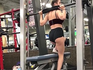 Checking out her tight perky ass in the gym