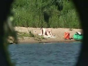 Hot sex spied on the river bank Picture 8