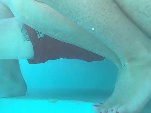Freckled girl's crotch in the swimming pool Picture 6