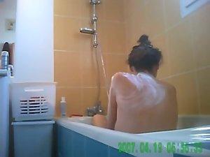 Voyeur spies her hot body in the bath Picture 4
