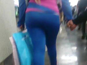 Huge round ass in blue tights Picture 5