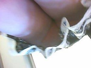 Big bum spied under a skirt