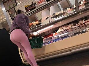 Unmissable big booty in pink leggings Picture 2