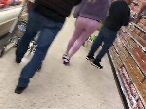 Unmissable big booty in pink leggings Picture 5