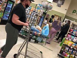 Unmissable big booty in pink leggings Picture 6