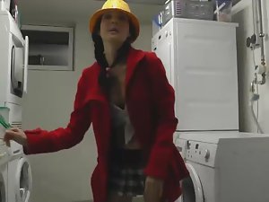 Sex in the laundry room of a building Picture 2