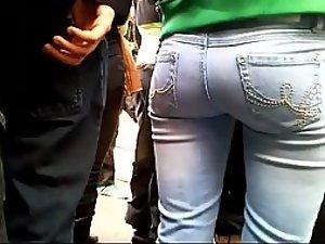 Hot butt in tight jeans pants Picture 1