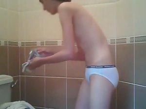 Peep on naked stepsister in bathroom Picture 4