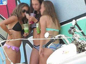 Voyeur is busted by teens making selfies Picture 6