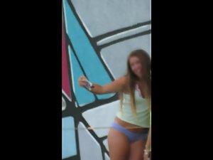 Voyeur is busted by teens making selfies Picture 7