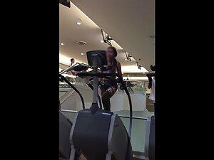 Gym voyeur caught sweaty milf during workout Picture 3