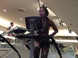 Gym voyeur caught sweaty milf during workout