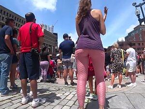 Tall girl's big butt in pink leggings is unmissable Picture 8