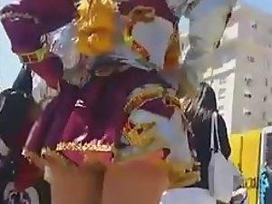 Peeping on uniformed girls in a parade Picture 1