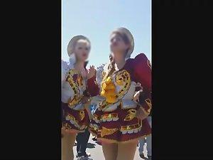 Peeping on uniformed girls in a parade Picture 2