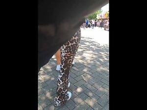 Following her soft booty in jaguar leggings Picture 8