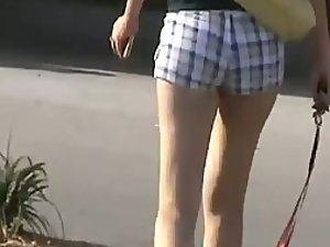 Spying a lot of girls in skimpy shorts Picture 1