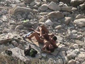 Passionate sex caught by beach voyeur Picture 1