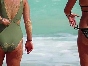 Fantastic ass got dirty from beach sand Picture 2