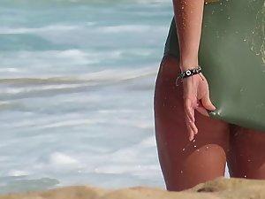 Fantastic ass got dirty from beach sand Picture 8