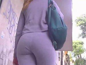 Plump butt wiggle of unaware woman Picture 7