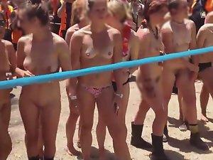 Nude girls preparing for race to start Picture 3