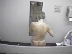 Hot woman checked out in tanning salon Picture 6