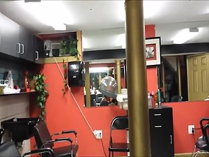 Blowjob from a hair stylist in a salon Picture 2