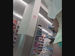 Ass crack made her bikini into a thong Picture 4