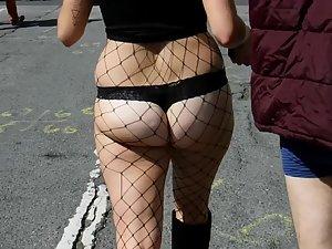 Party girl exposed her pale booty in fishnet outfit Picture 3