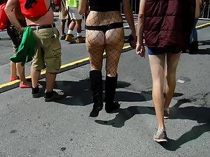 Party girl exposed her pale booty in fishnet outfit Picture 6