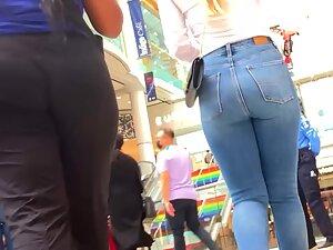 Curvy blonde got a fine booty and a sexy voice Picture 4