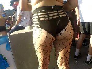 Hottest ass shakes to the music at a rave party Picture 6