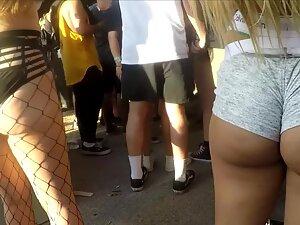 Hottest ass shakes to the music at a rave party Picture 7