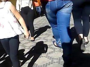 Great wiggling ass in black on the street Picture 6